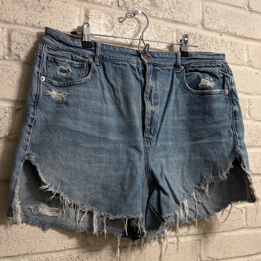 American Eagle Outfitters Highest Rise Mom Jean Shorts